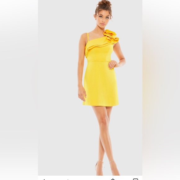 Mac Duggal Dresses & Skirts - Mac Duggal Ine Shoulder Ruffle Dress in Lemon. Size 0. NWT.